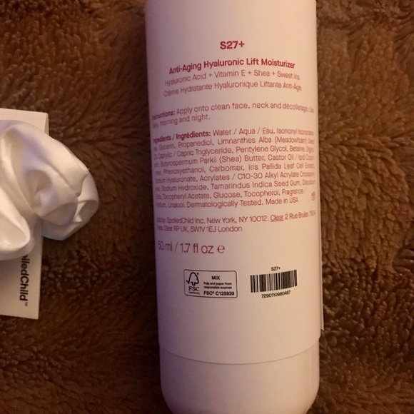 SPOILEDCHILD S27+ ANTI-AGING HYALURONIC LIFT MOISTURIZER & HAIR SCRUNCHIE - Picture 4 of 4